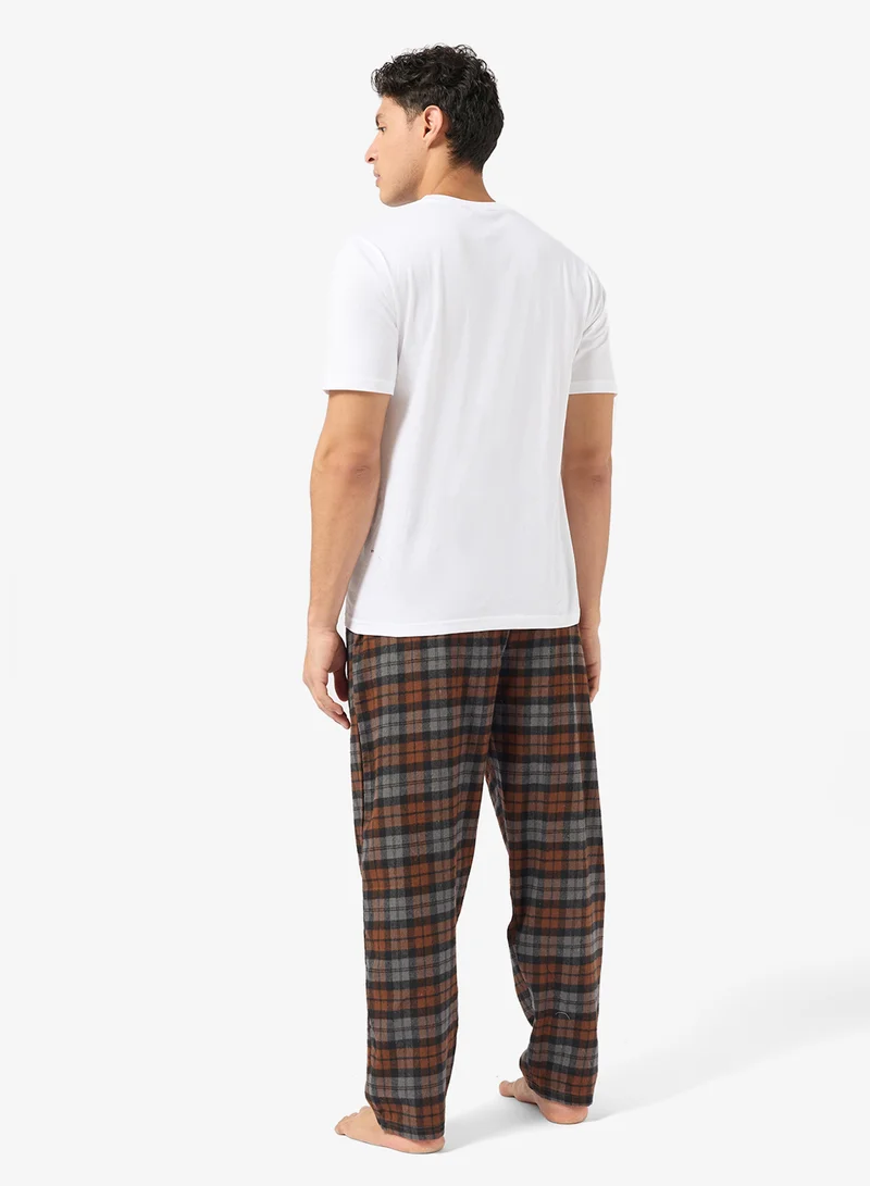 روبرت وود طقم تي شيرت وبنطلون بقصة عادية